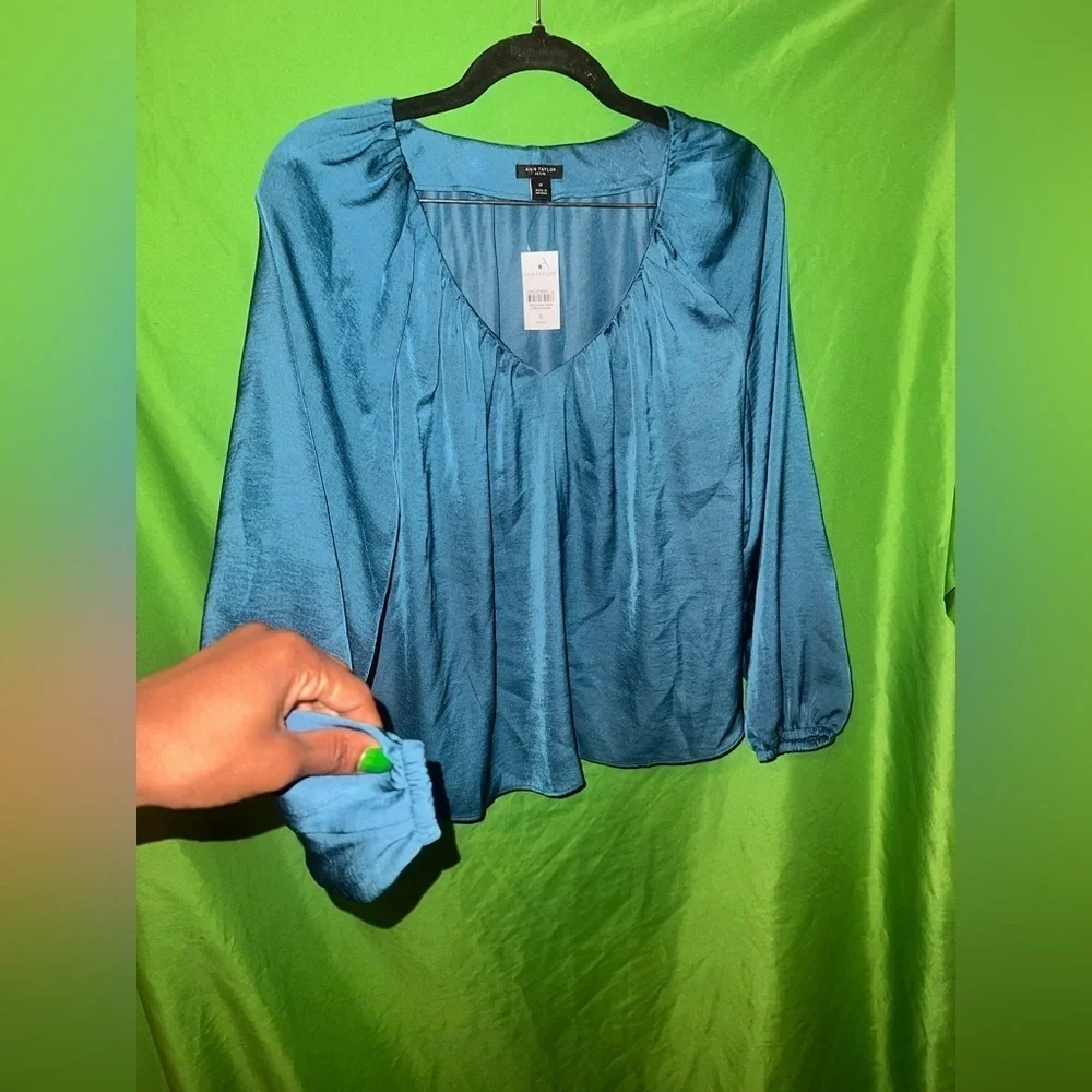 NWT Ann Taylor Elegant Blue Women's Top size Small Petite - Picture 3 of 6